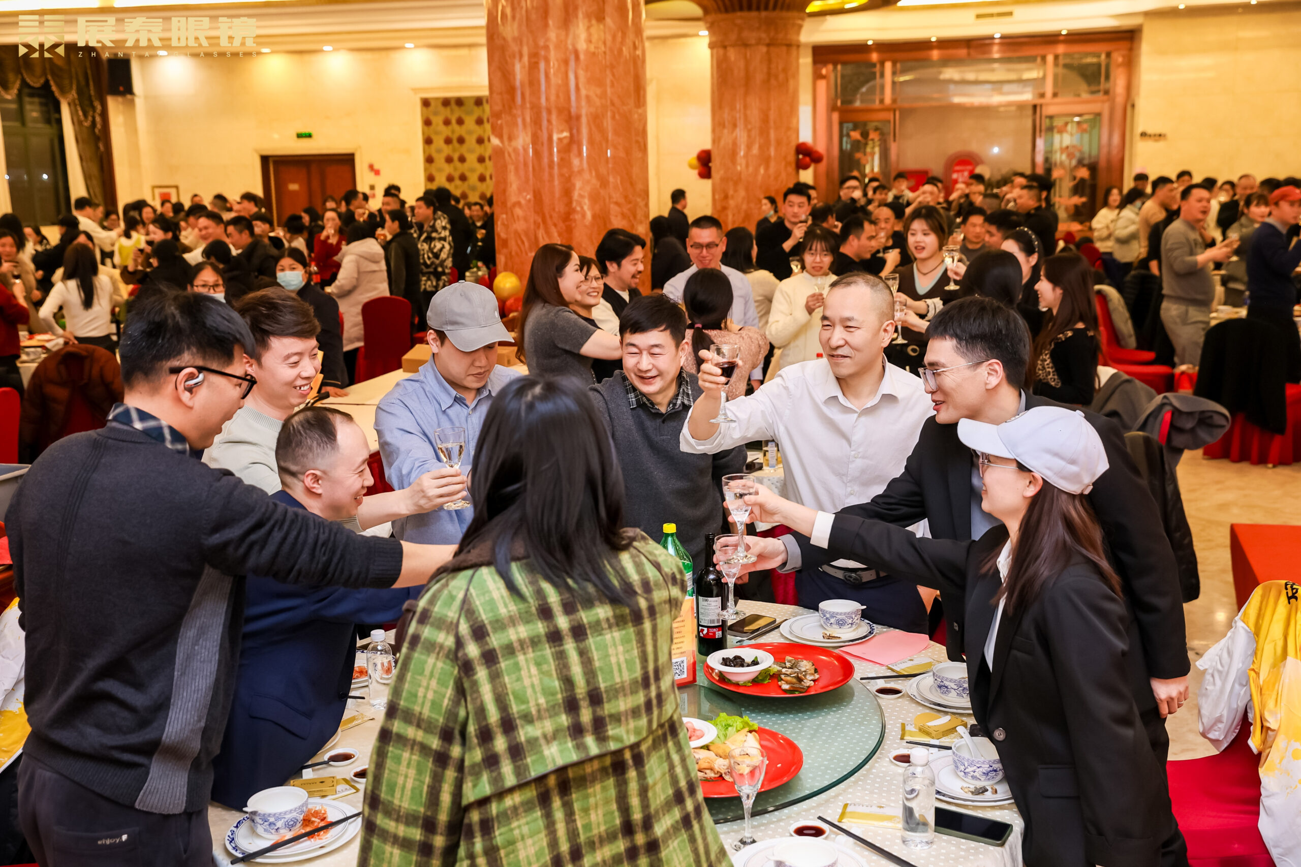 同心聚势，共启新篇 | 展泰眼镜2025年度盛会圆满落幕